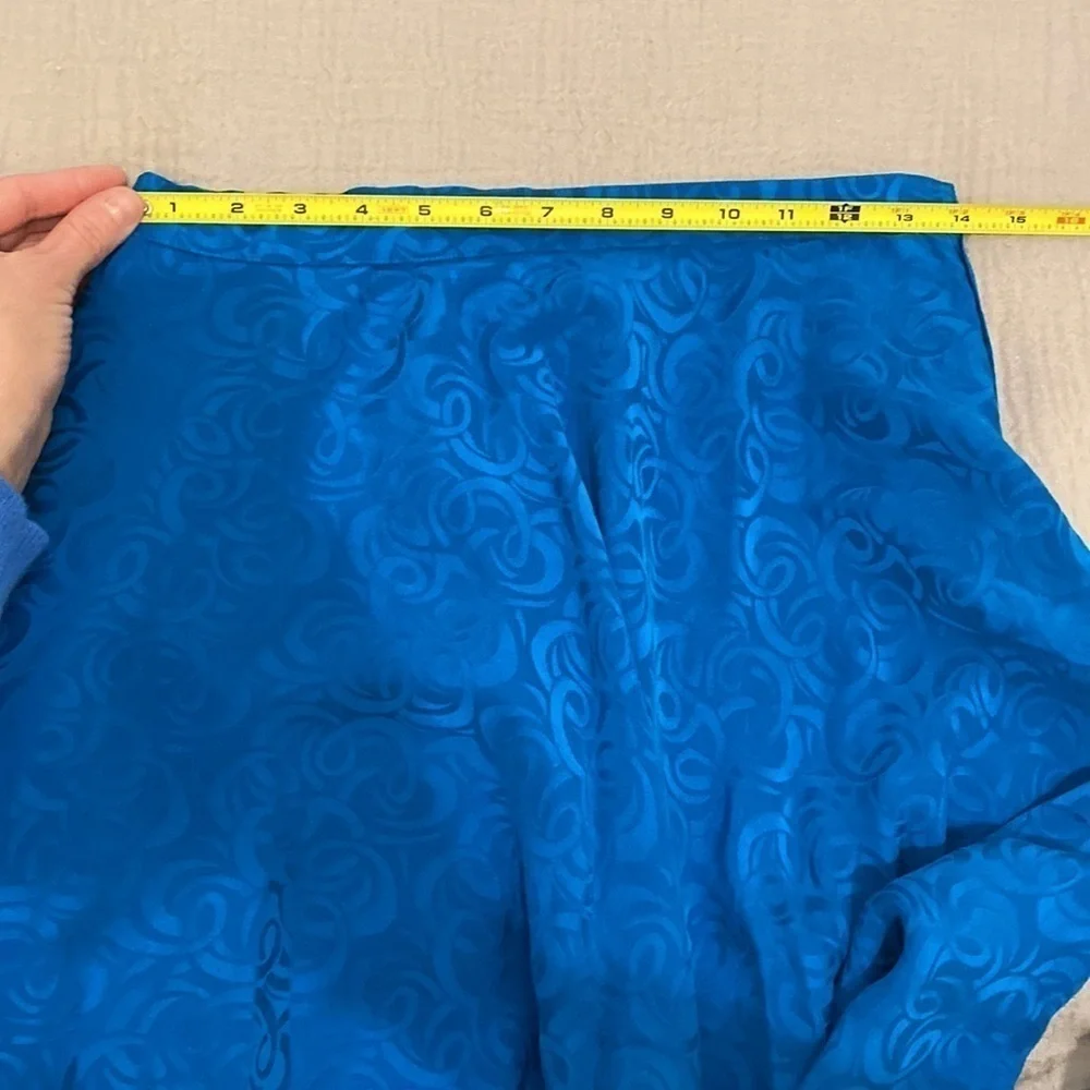 Adrianna Papell 100% silk beautiful skirt . Size 10. Very good condition